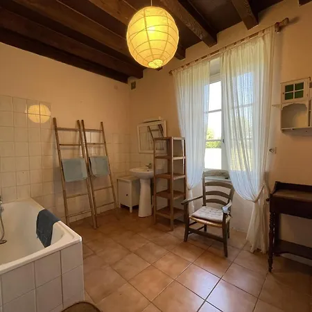 Grande Ferme Avec Piscine Privee Et Animaux Acceptes A Chappes - Fr-1-489-90